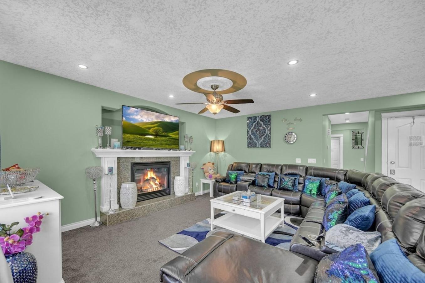 48A Luxury Lake Home W Massage Meditation Gym Ac YYC Exterior foto